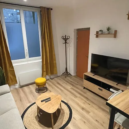 T2 De Gamme En Hyper Centre, Renove Avec Soin Nantes