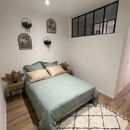 Apartment T2 De Gamme En Hyper Centre, Renove Avec Soin *
