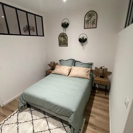 Apartment T2 De Gamme En Hyper Centre, Renove Avec Soin *